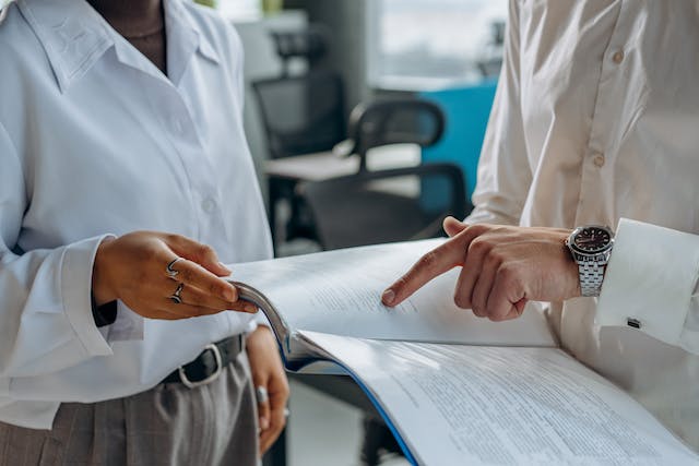 landlord-reviewing-tenant-profile